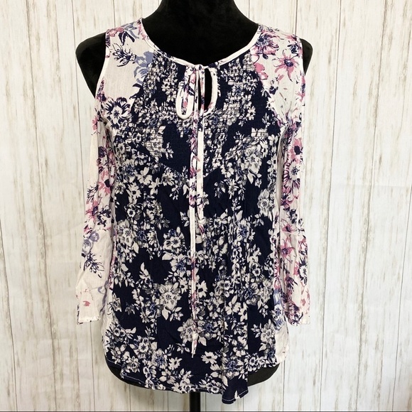 Francesca’s Blue Rain NWT floral Mauve Bria top - Picture 2 of 8